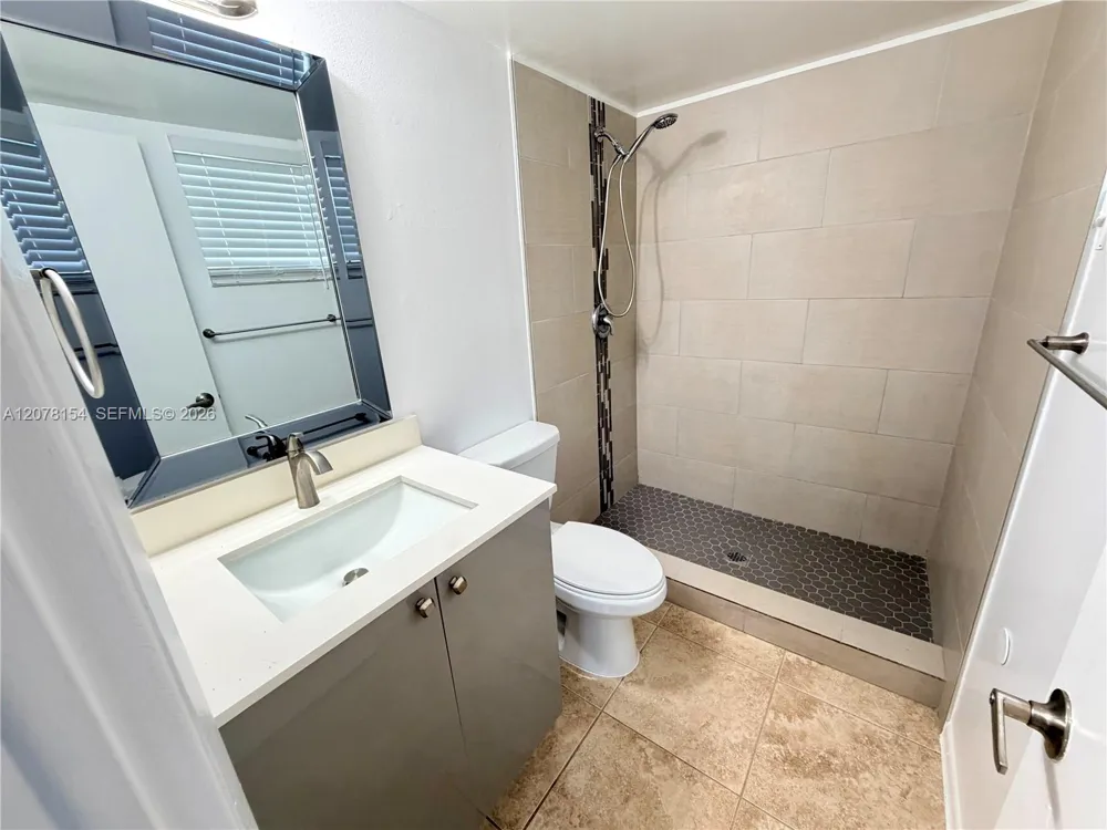 700 NW 103rd Ter #101 Pembroke Pines, FL 33026