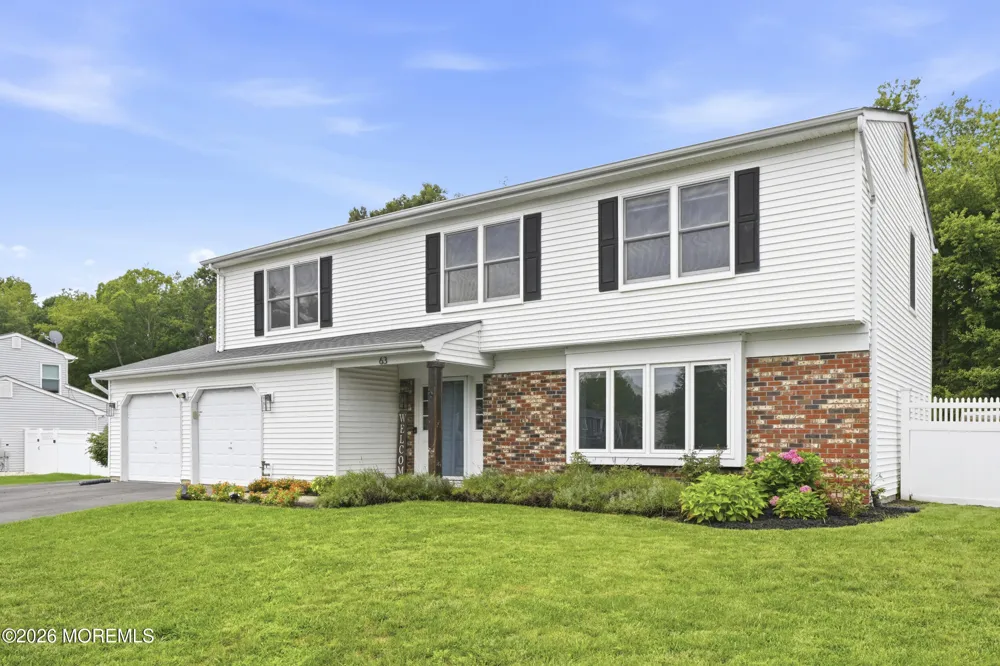 63 Hedgewood Road Howell, NJ 07731