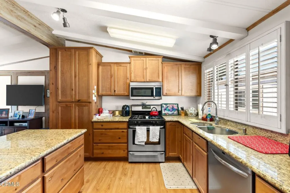 1220 Johnson Drive #2 Ventura, CA 93003