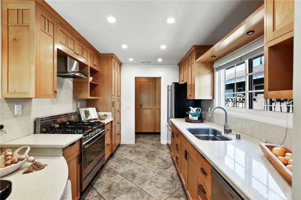 6571 Pickett Garden Grove, CA 92845