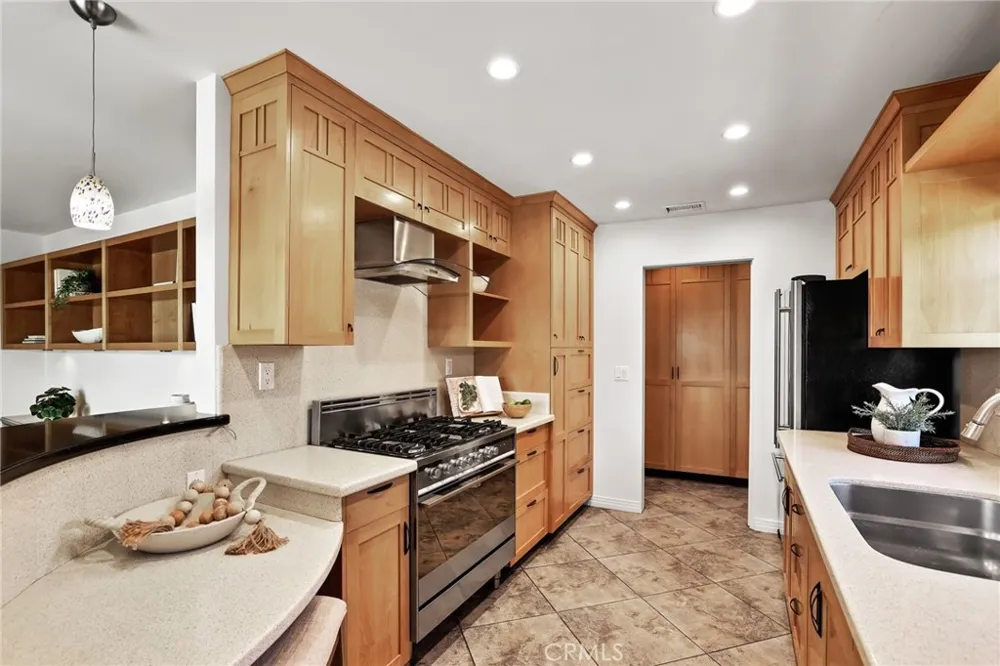 6571 Pickett Garden Grove, CA 92845