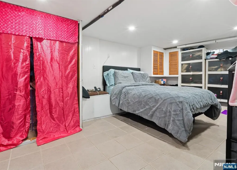 379 Chamberlain Avenue Paterson, NJ 07502