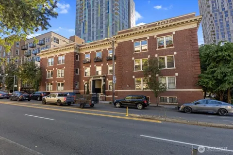 615 Boren Avenue #8