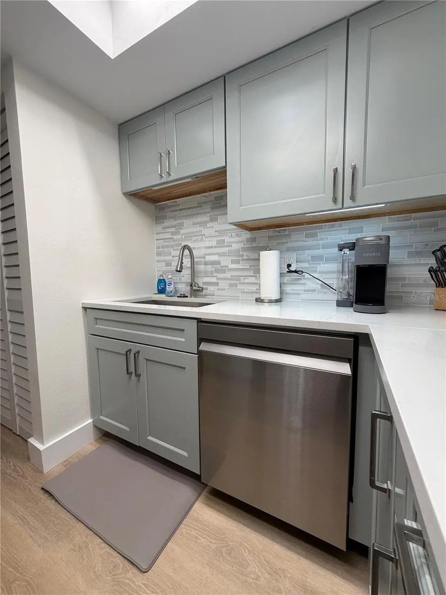 1 WINDRUSH BOULEVARD #81 Indian Rocks Beach, FL 33785