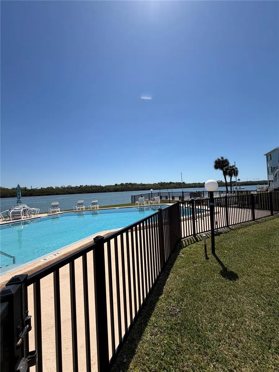 1 WINDRUSH BOULEVARD #81 Indian Rocks Beach, FL 33785