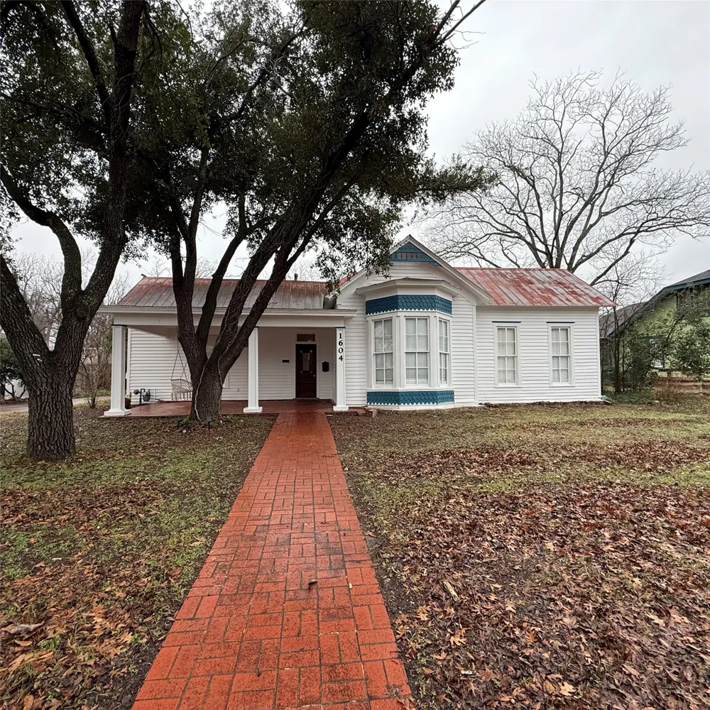 1604 S Austin Avenue Georgetown, TX 78626