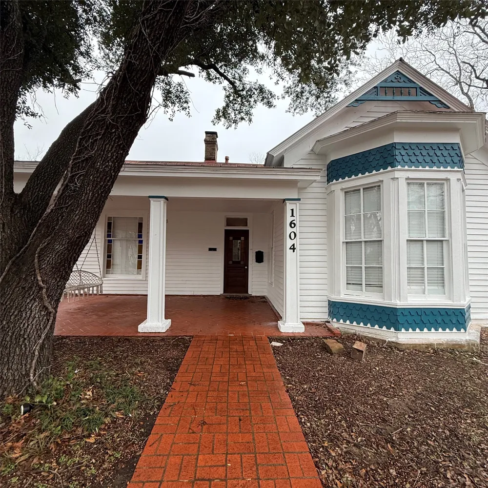 1604 S Austin Avenue Georgetown, TX 78626