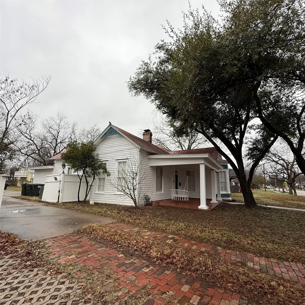 1604 S Austin Avenue Georgetown, TX 78626
