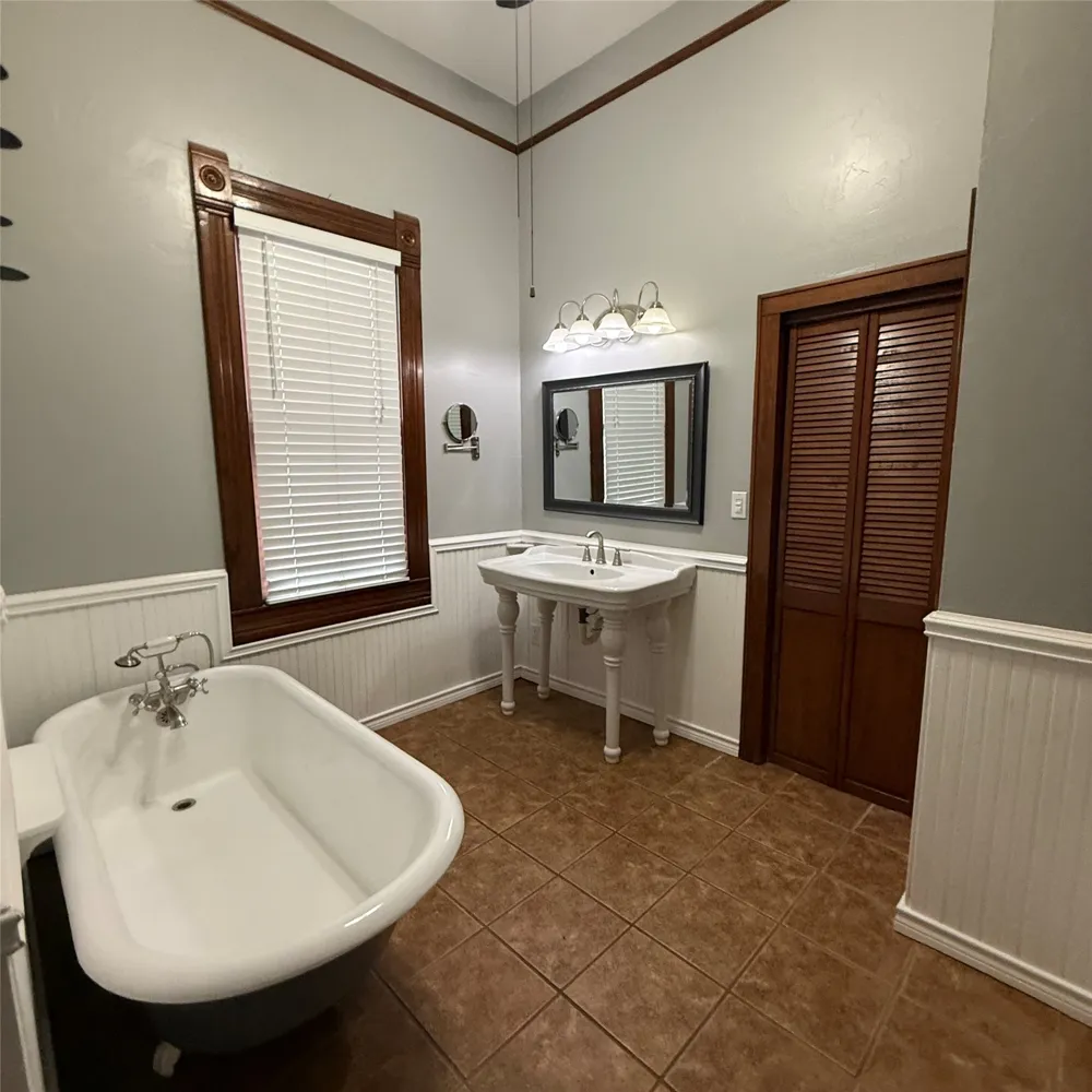 1604 S Austin Avenue Georgetown, TX 78626