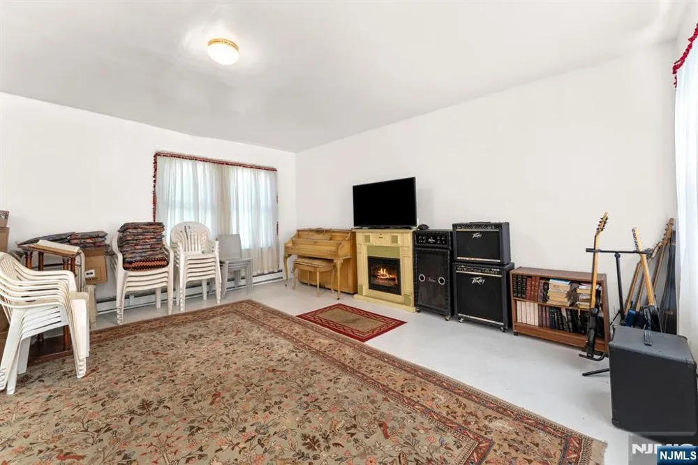 78-80 Girard Place Newark, NJ 07108
