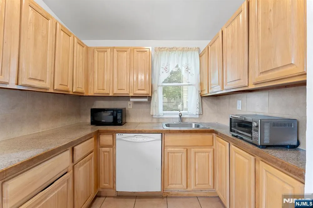 78-80 Girard Place Newark, NJ 07108