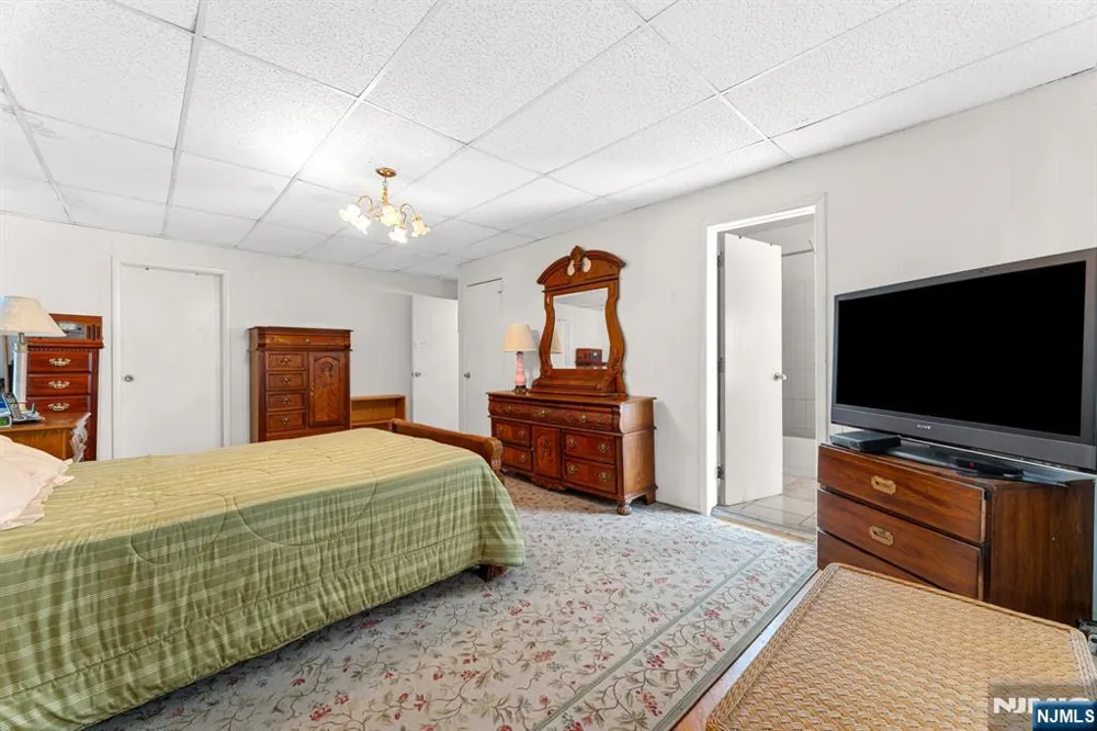 78-80 Girard Place Newark, NJ 07108