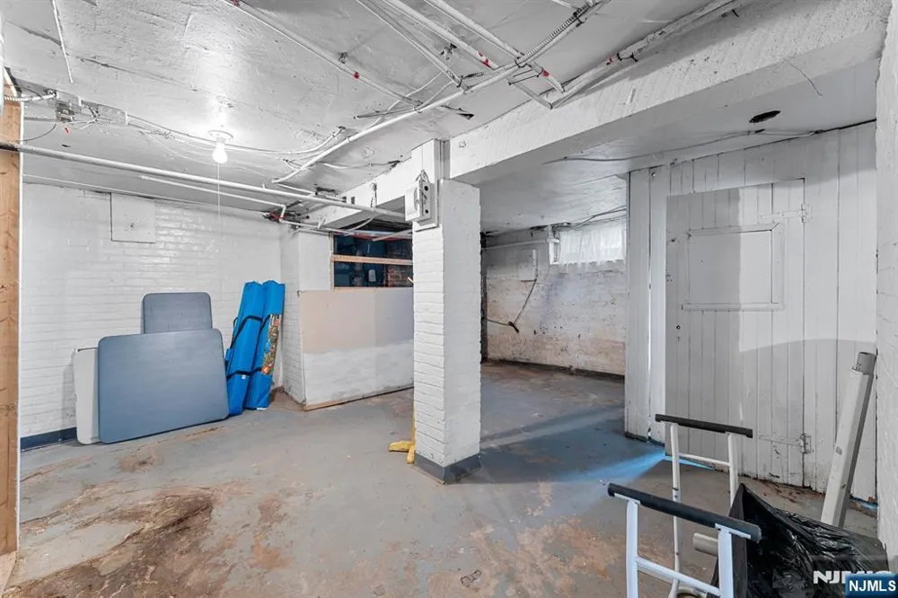 78-80 Girard Place Newark, NJ 07108