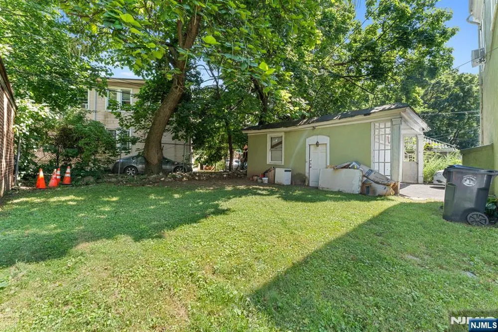 78-80 Girard Place Newark, NJ 07108