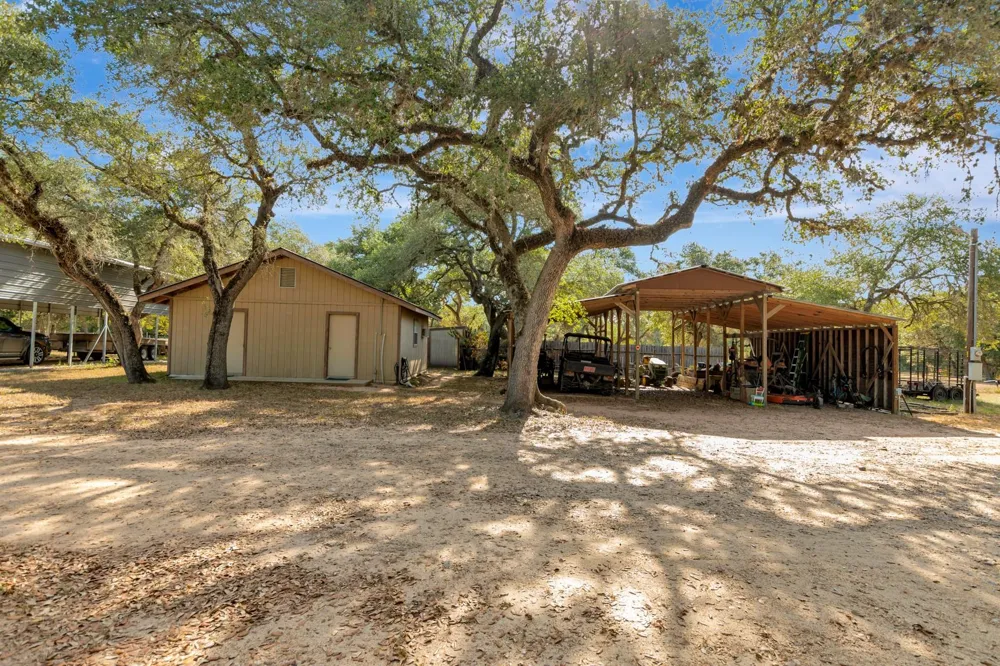 1079 Private Road 1051 Hallettsville, TX 77964