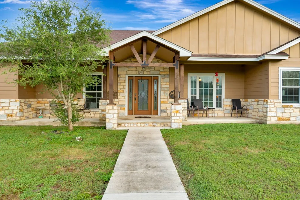 1207 Friar Road Cuero, TX 77954