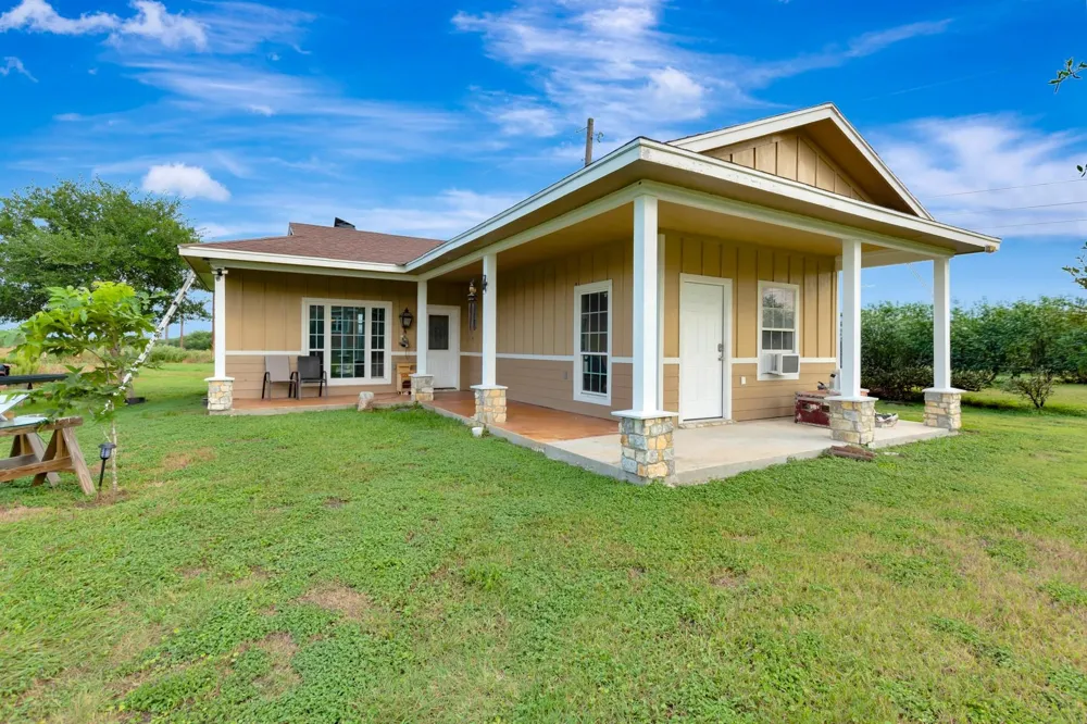 1207 Friar Road Cuero, TX 77954