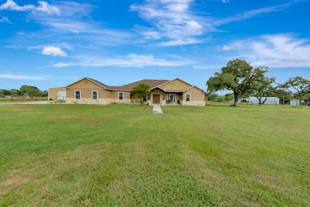 1207 Friar Road Cuero, TX 77954