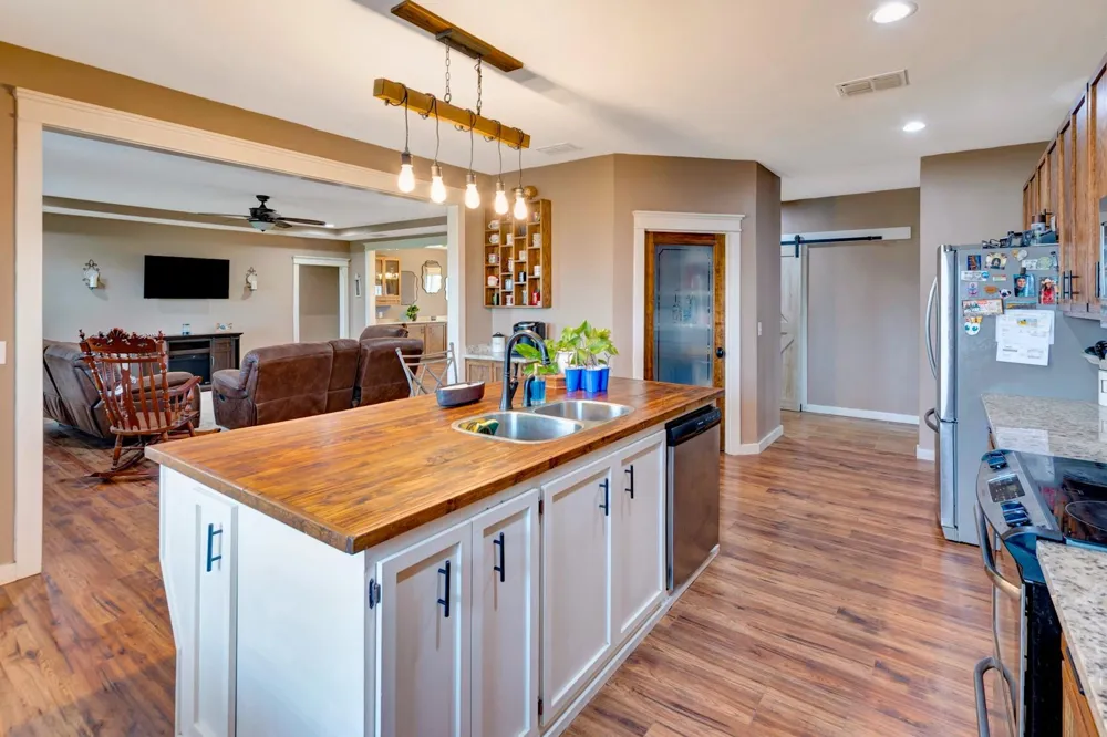 1207 Friar Road Cuero, TX 77954