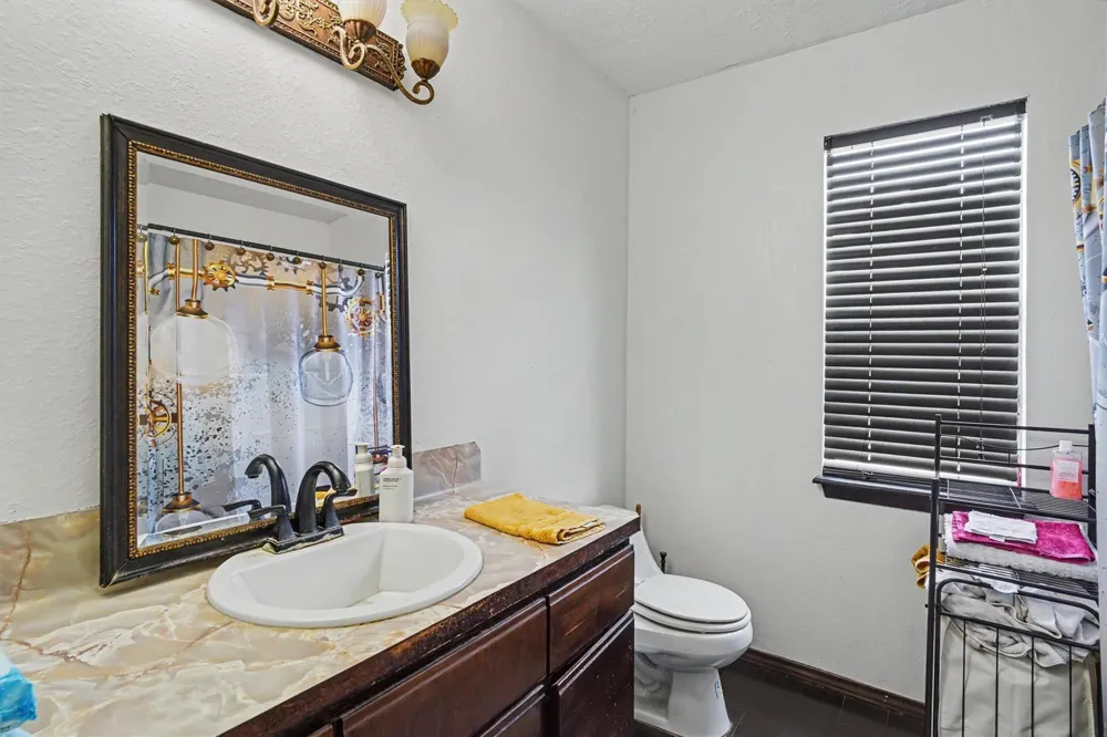 423 S 4th Street La Porte, TX 77571