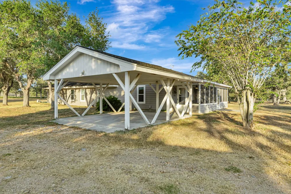 351 Sulphur Estates Road Victoria, TX 77905