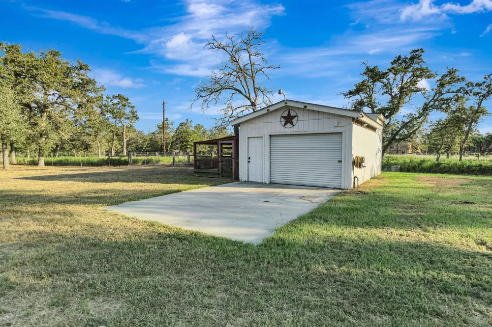 351 Sulphur Estates Road Victoria, TX 77905