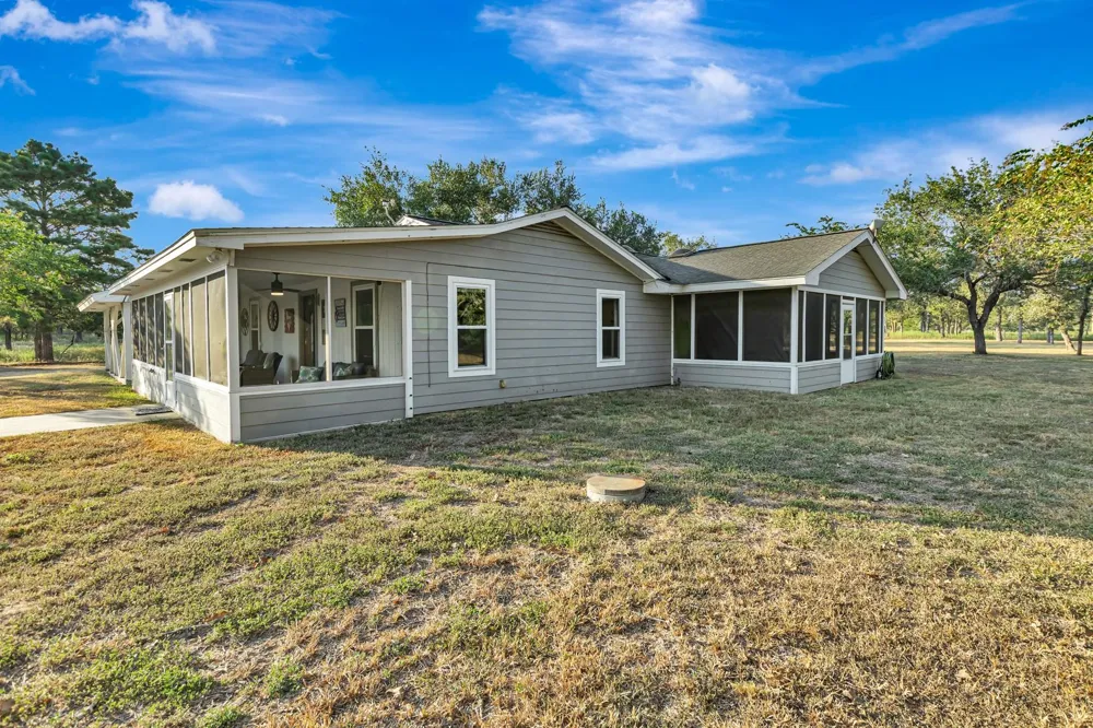 351 Sulphur Estates Road Victoria, TX 77905