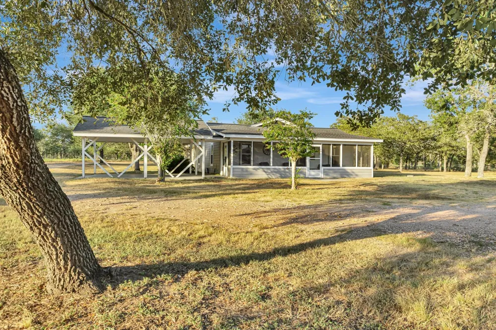351 Sulphur Estates Road Victoria, TX 77905