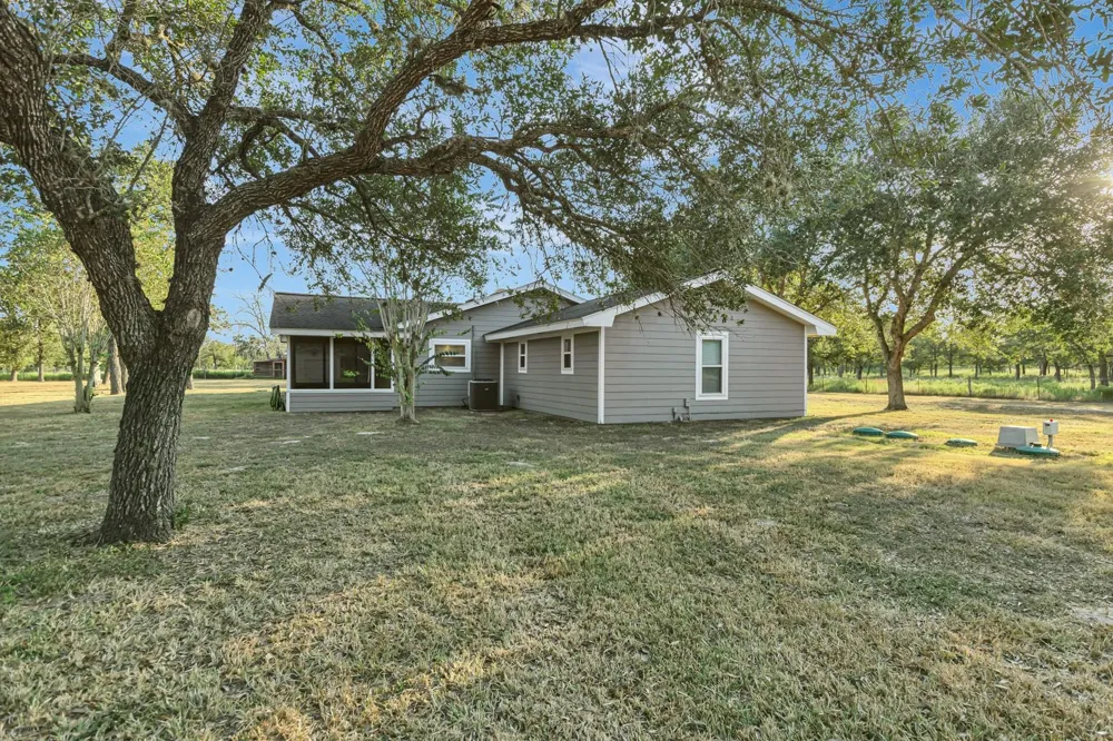 351 Sulphur Estates Road Victoria, TX 77905