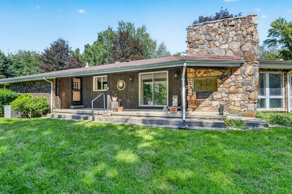 50295 St Joseph Street Paw Paw, MI 49079