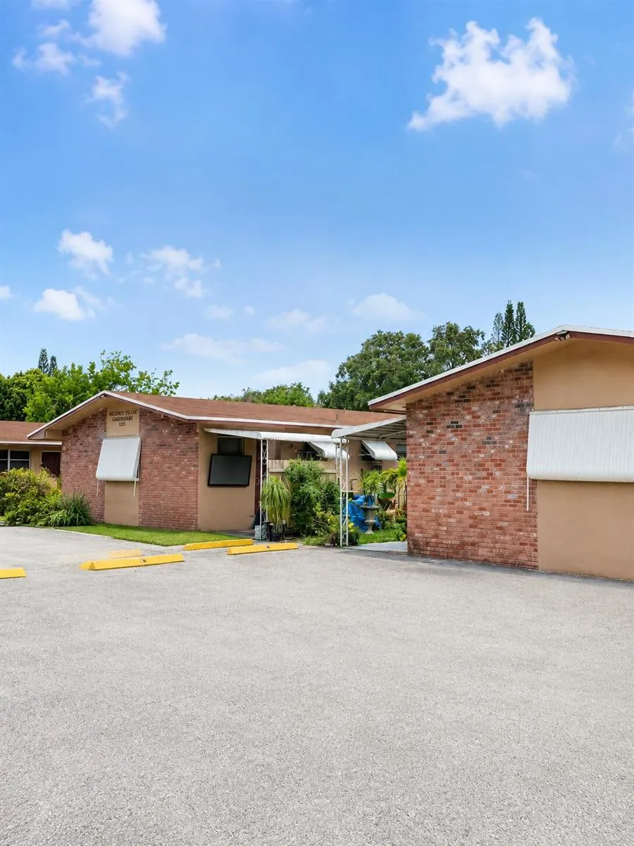 2738 FILLMORE STREET Hollywood, FL 33020