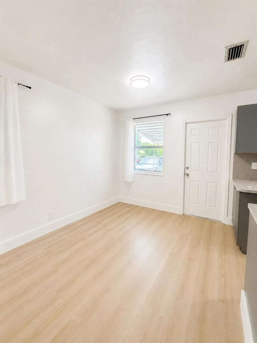 2738 FILLMORE STREET Hollywood, FL 33020