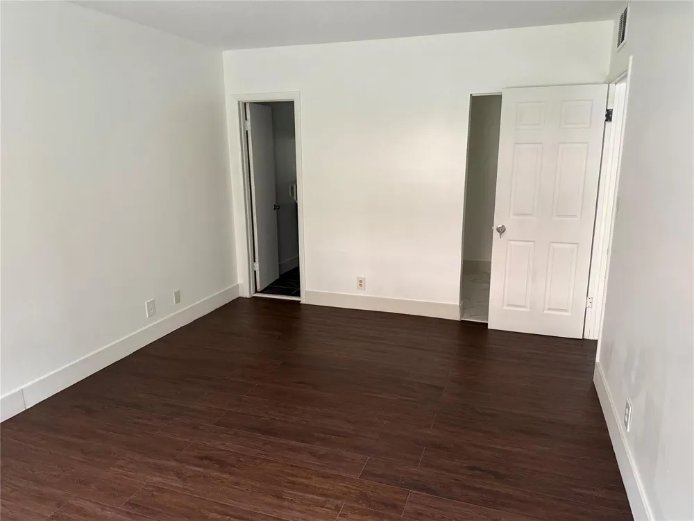 3081 NW 47TH TERRACE #107 Lauderdale Lakes, FL 33313