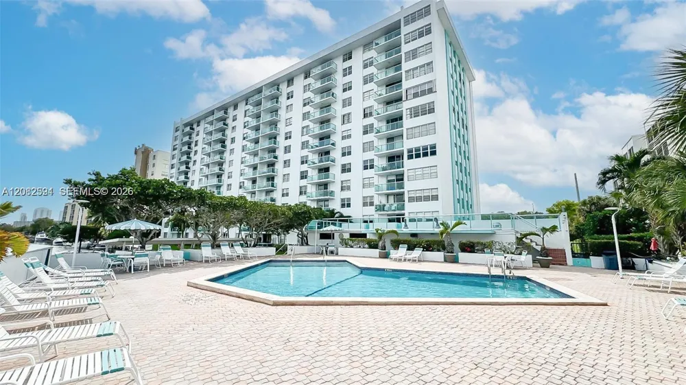 2841 NE 163rd St #402 North Miami Beach, FL 33160