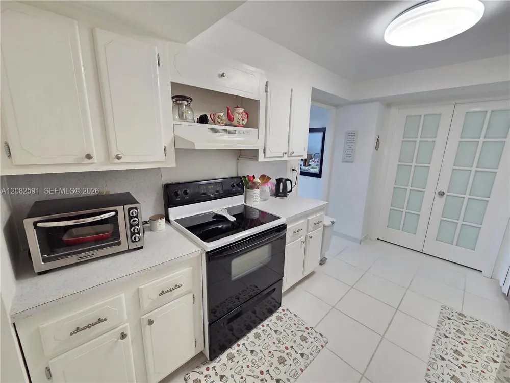 2841 NE 163rd St #402 North Miami Beach, FL 33160