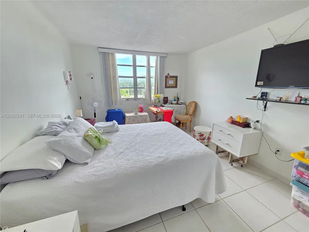 2841 NE 163rd St #402 North Miami Beach, FL 33160