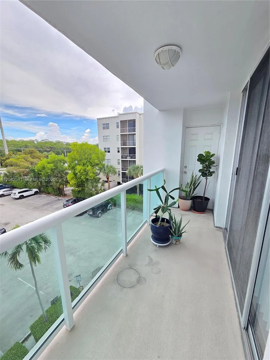 2841 NE 163rd St #402 North Miami Beach, FL 33160