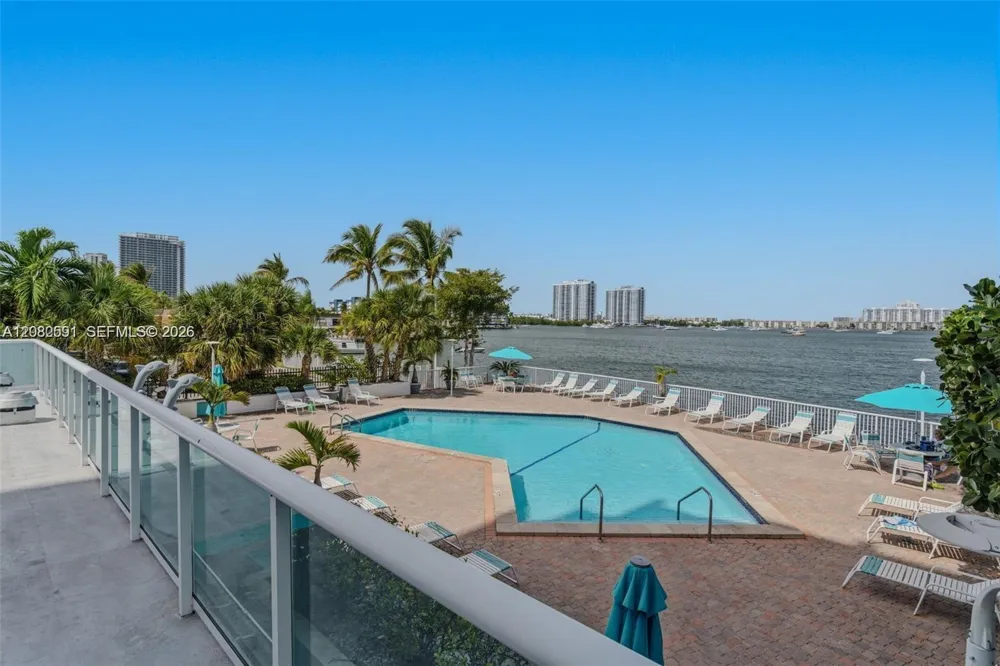 2841 NE 163rd St #402 North Miami Beach, FL 33160