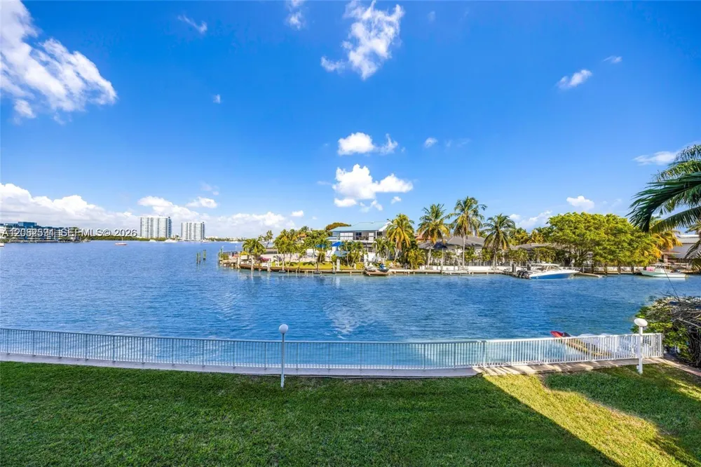 2841 NE 163rd St #402 North Miami Beach, FL 33160