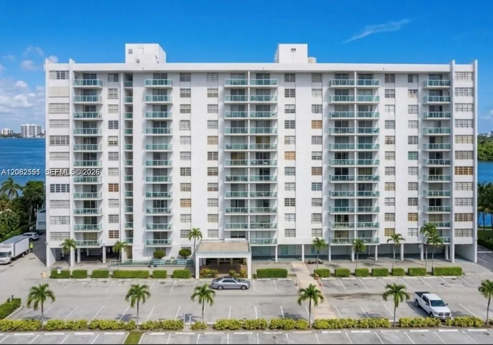 2841 NE 163rd St #402 North Miami Beach, FL 33160
