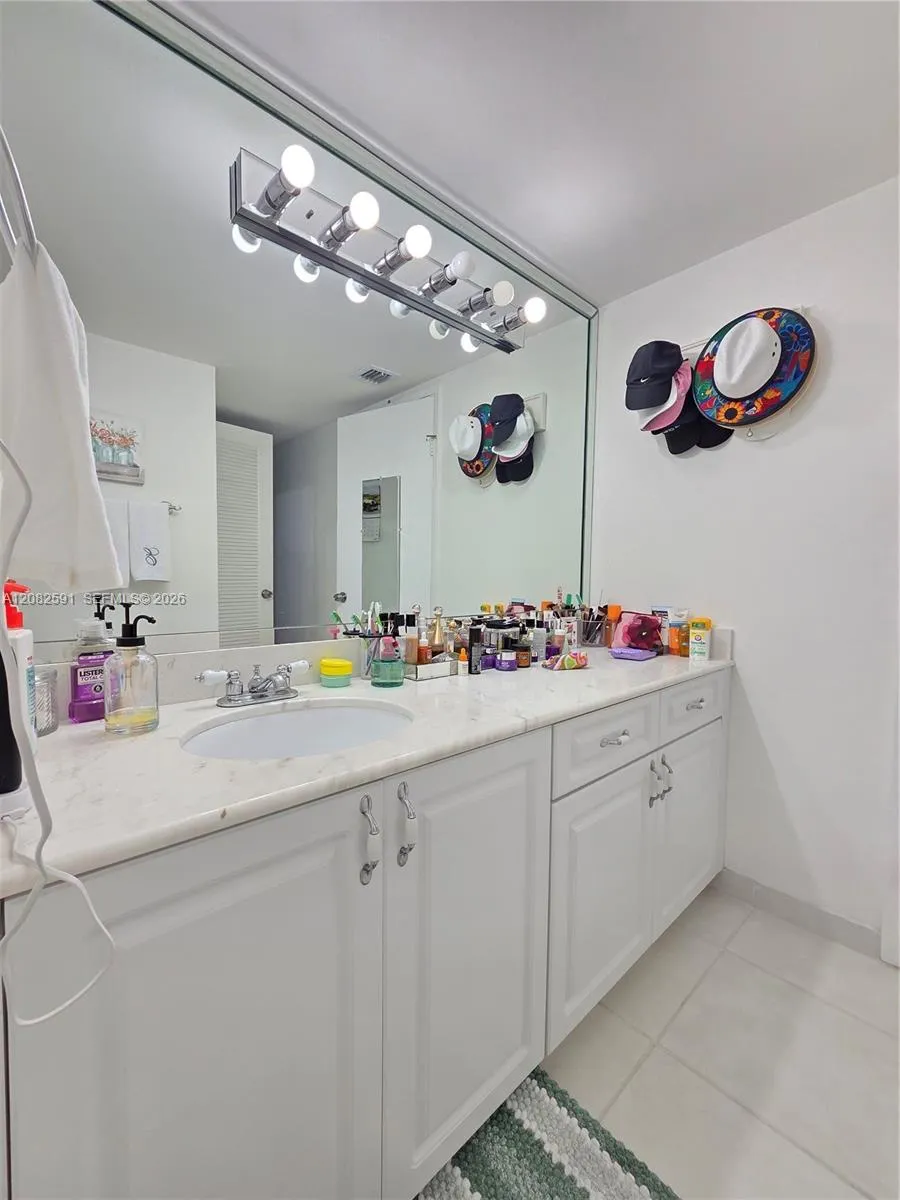 2841 NE 163rd St #402 North Miami Beach, FL 33160