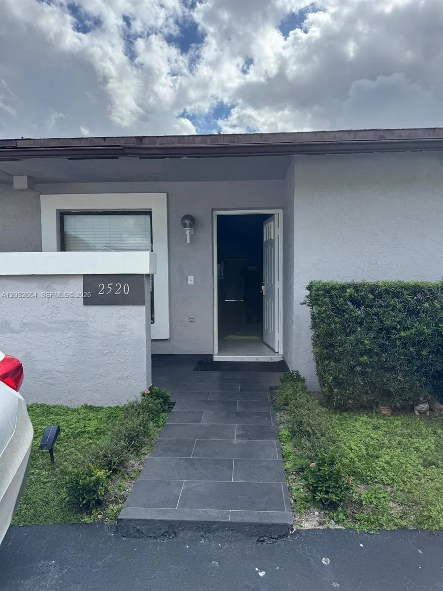 2520 SW 55th St #2520 Dania Beach, FL 33312