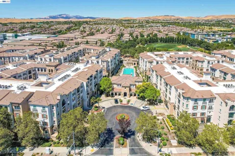 3360 Maguire Way #428