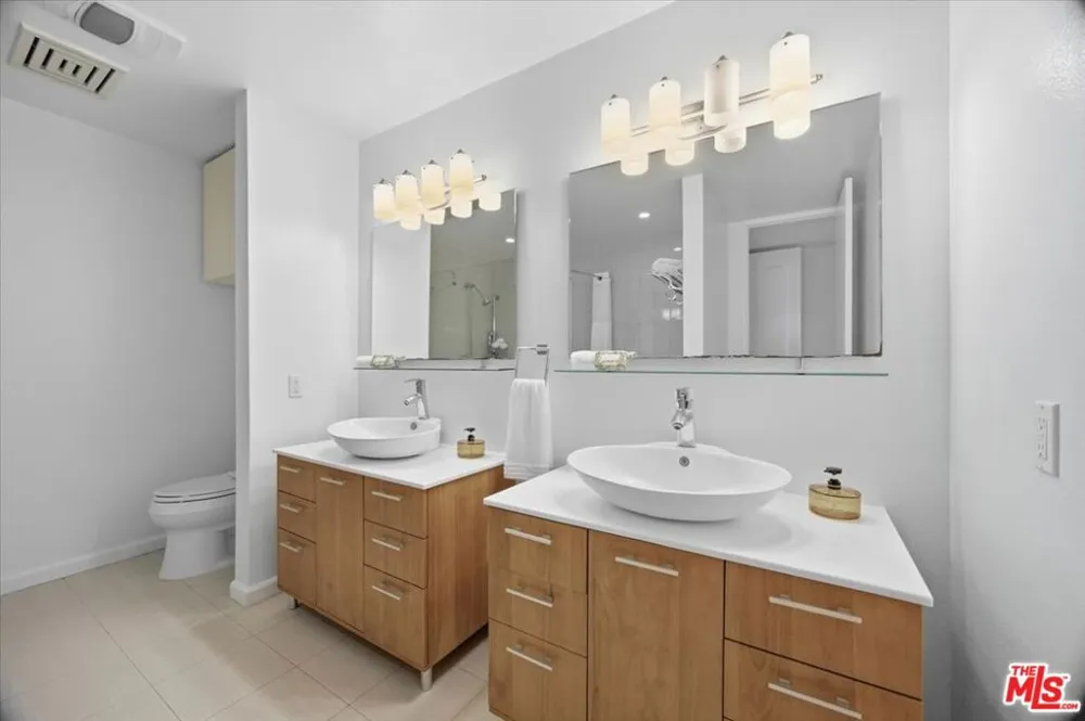 1271 Granville Avenue #402 Los Angeles, CA 90025