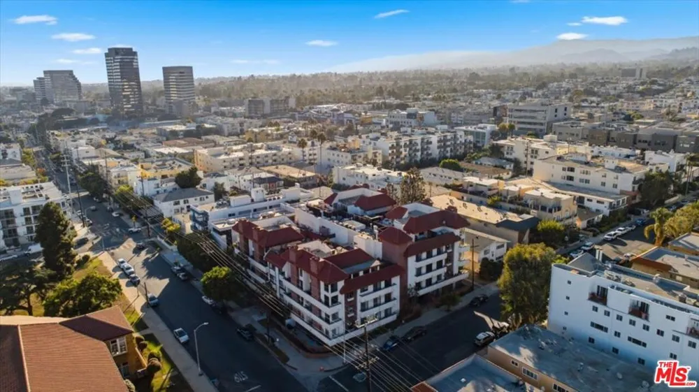 1271 Granville Avenue #402 Los Angeles, CA 90025