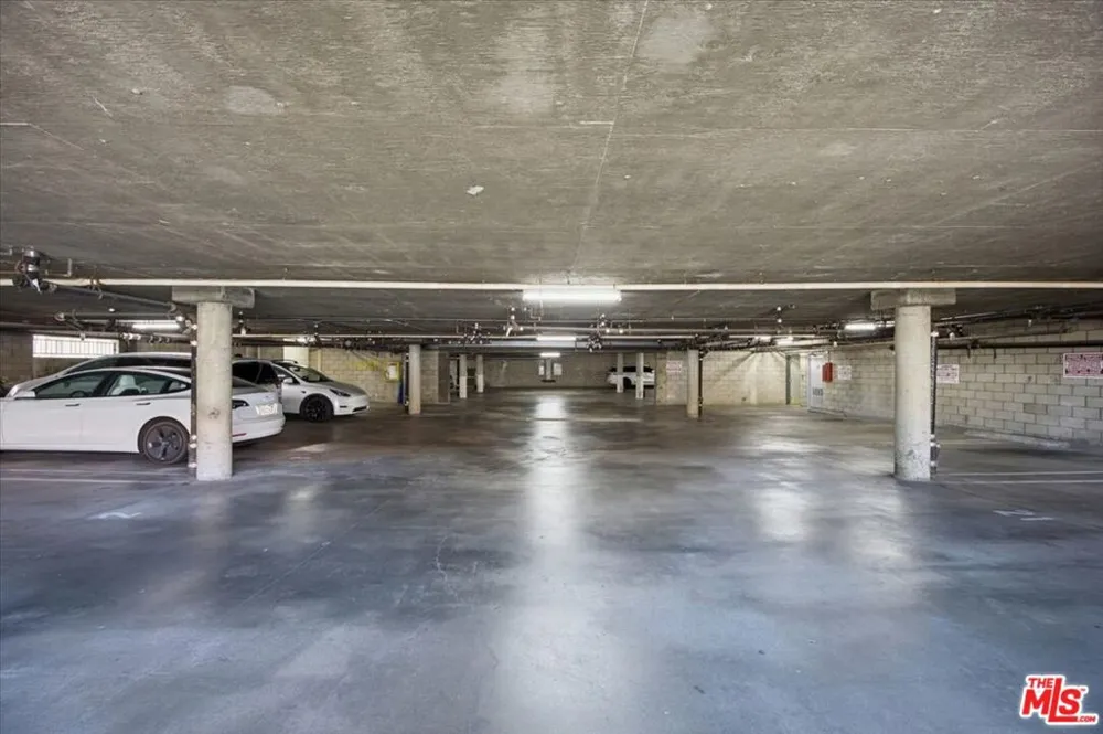 1271 Granville Avenue #402 Los Angeles, CA 90025