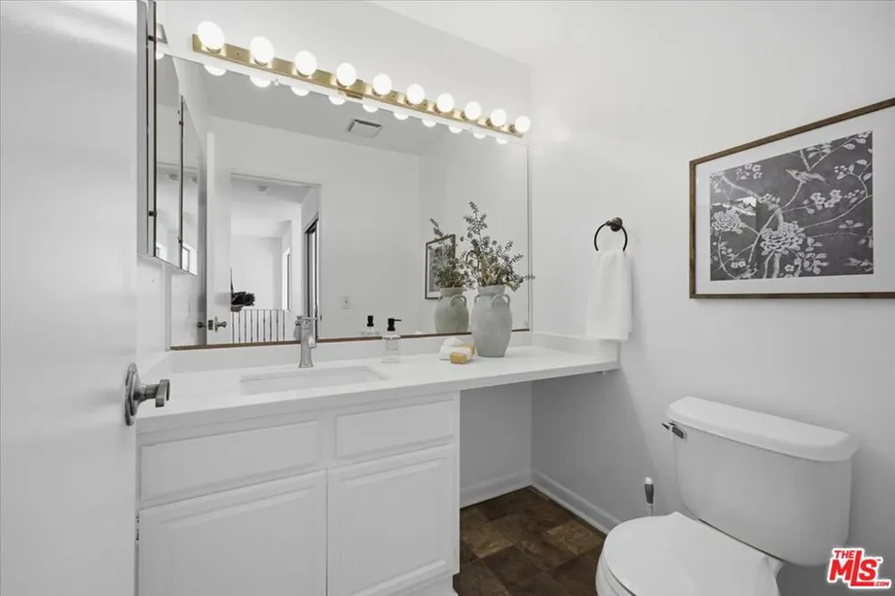 1271 Granville Avenue #402 Los Angeles, CA 90025