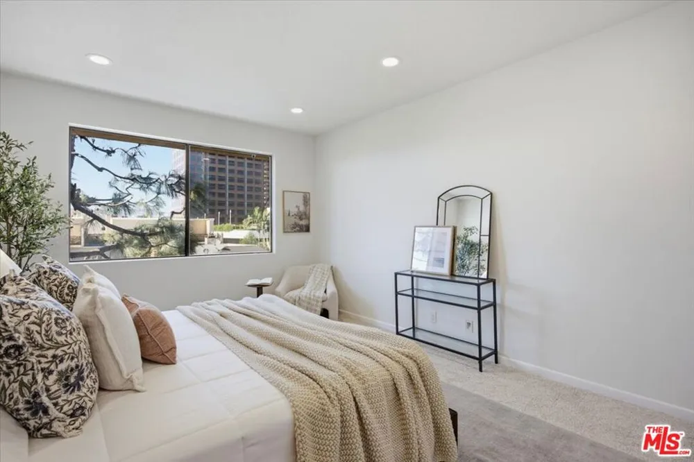 1271 Granville Avenue #402 Los Angeles, CA 90025