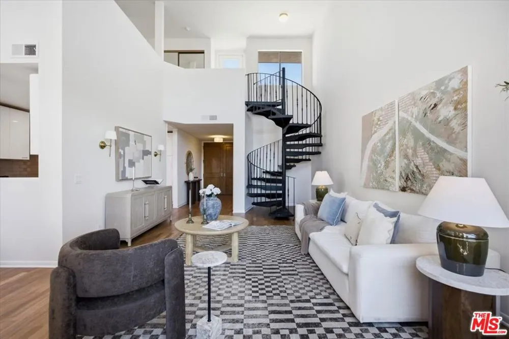1271 Granville Avenue #402 Los Angeles, CA 90025