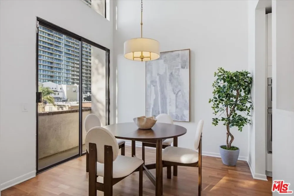 1271 Granville Avenue #402 Los Angeles, CA 90025